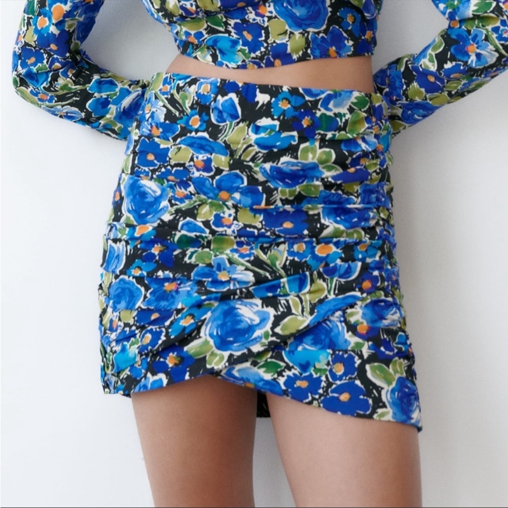 NWT Zara Ruched mini skirt Size M